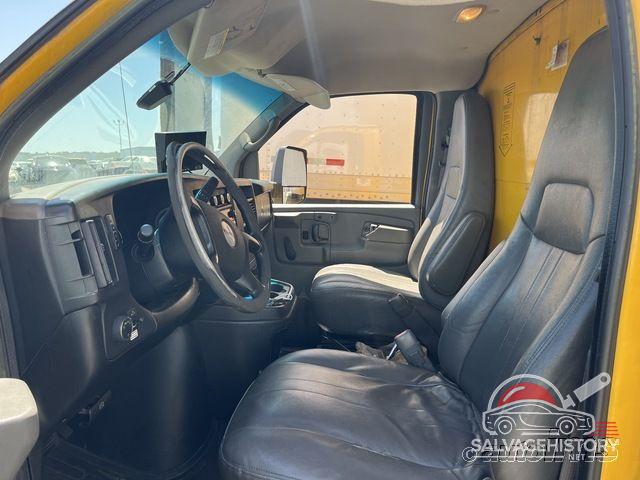 1GD374CG9B1901529 2011 GMC SAVANA CUTAWAY photo no. 5