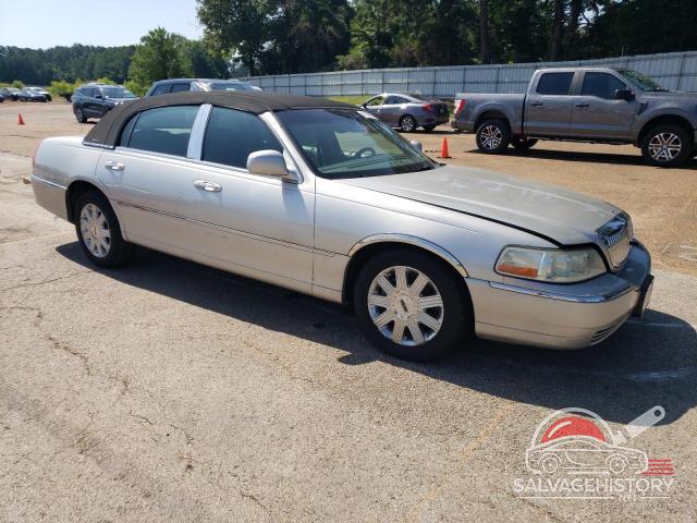 1LNHM81W94Y619076 2004 LINCOLN TOWNCAR photo no. 4