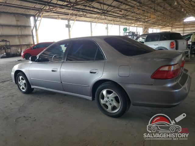 1HGCG6687YA075701 2000 HONDA ACCORD photo no. 2