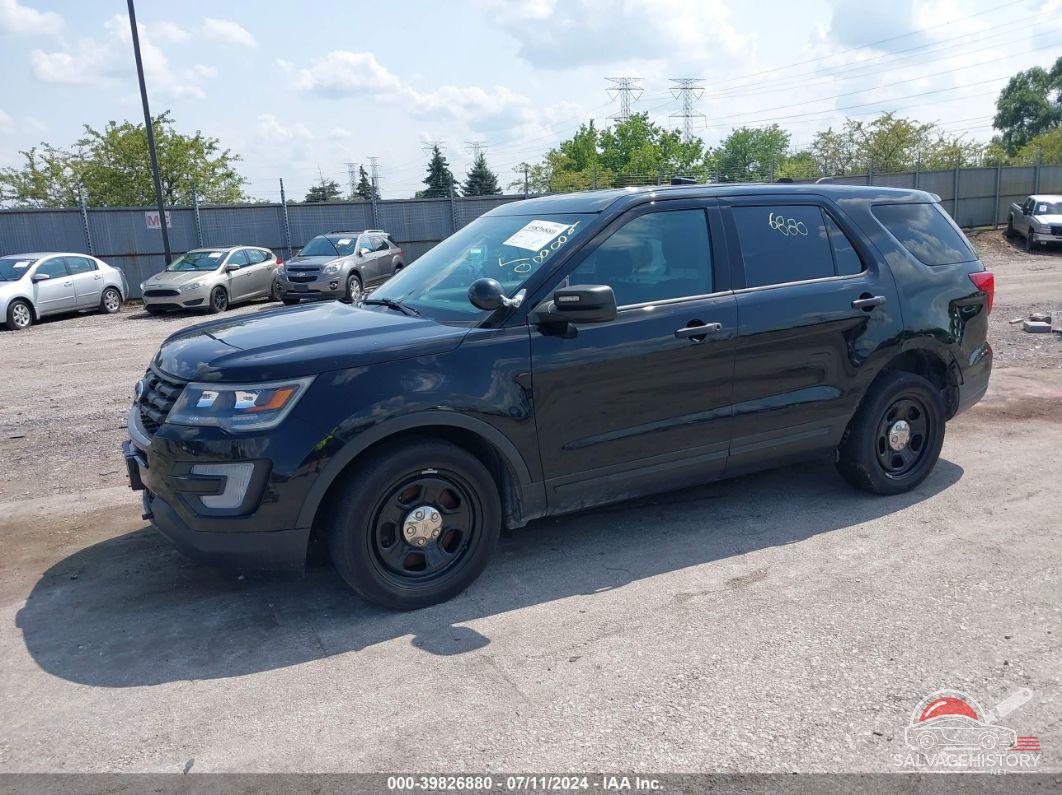 1FM5K8AR5JGC42847 2018 FORD POLICE INTERCEPTOR UTILITY photo no. 2