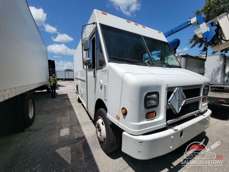 4UZAANBW91CJ22318 2001 FREIGHTLINER CHASSIS photo no. 5