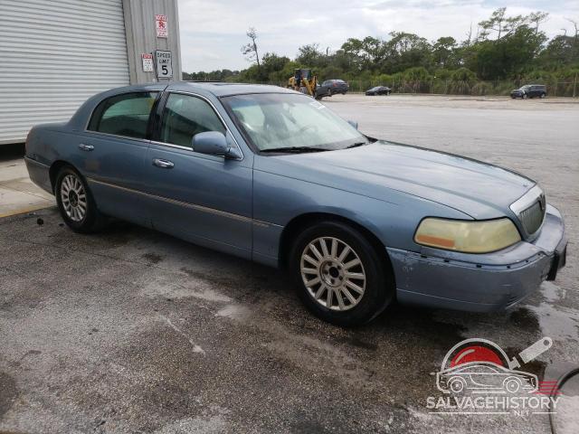 1LNHM82W43Y689825 2003 LINCOLN TOWNCAR photo no. 4