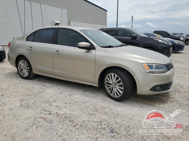 3VWLP7AJXDM242397 2013 VOLKSWAGEN JETTA photo no. 4