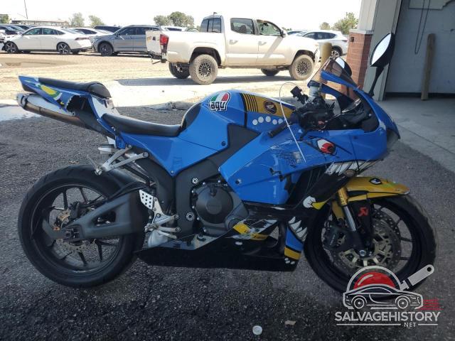 JH2PC40J2JK400032 2018 HONDA CBR CYCLE photo no. 2