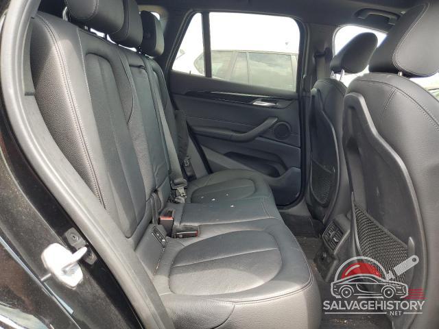 WBXHT3C30J5L30262 2018 BMW X1 photo no. 11