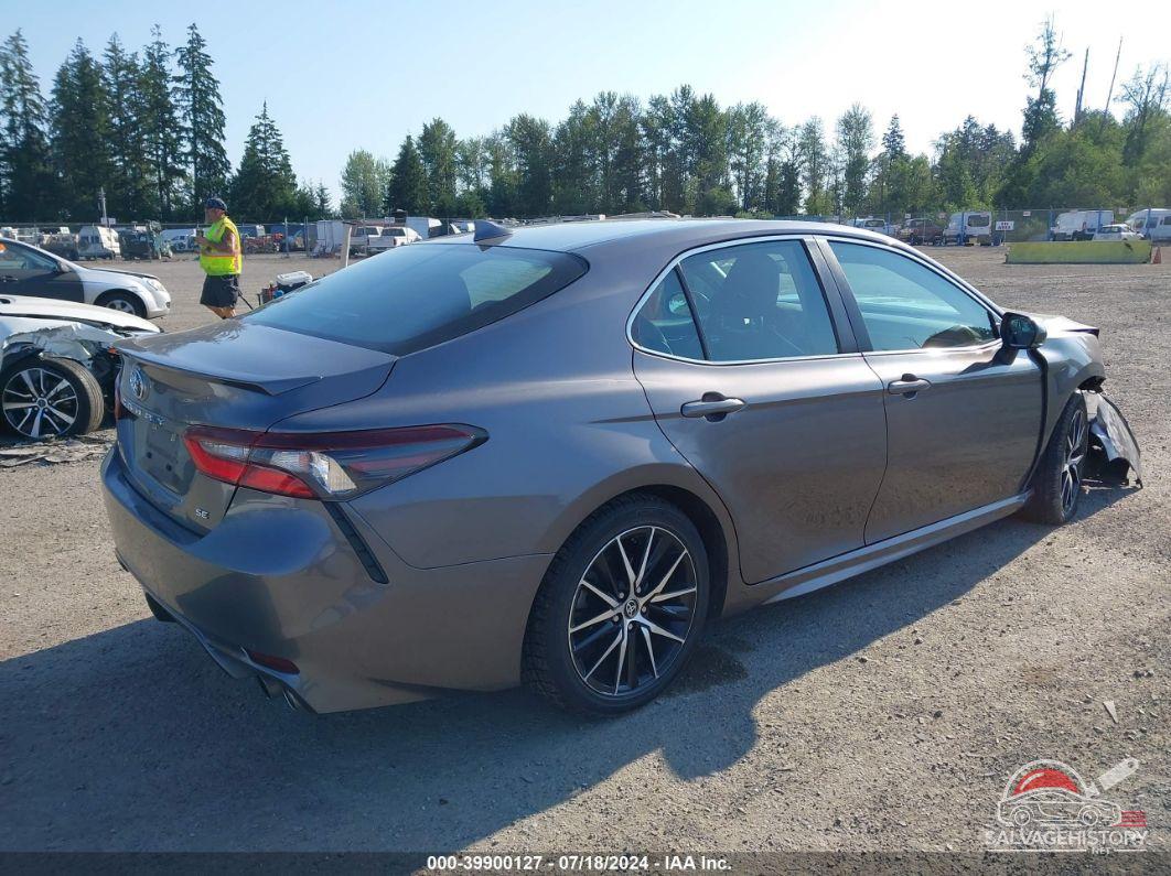 4T1G11AKXNU069825 2022 TOYOTA CAMRY photo no. 4