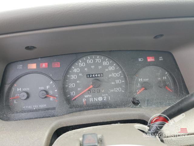 2MEHM75W24X635756 2004 MERCURY GRMARQUIS photo no. 9