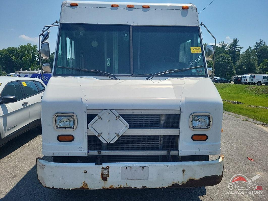 4UZAANBW76CW06754 2006 FREIGHTLINER CHASSIS photo no. 3