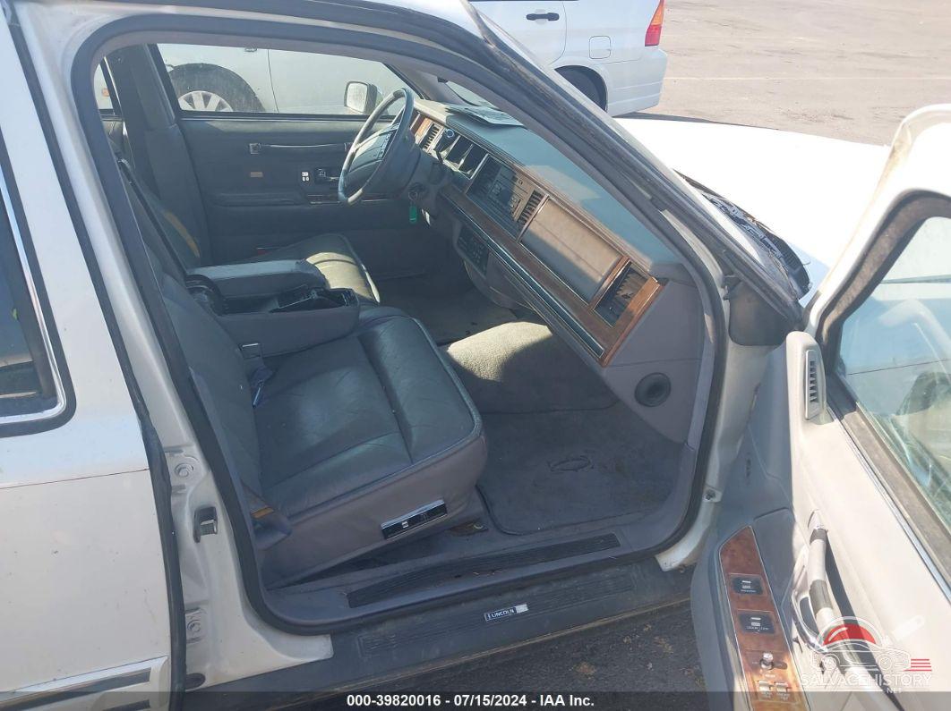 1LNLM83W7RY682059 1994 LINCOLN TOWN CAR photo no. 5