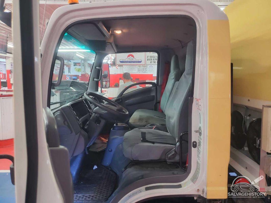54DC4W1C2HS804826 2017 ISUZU NPR HD GAS REG photo no. 6