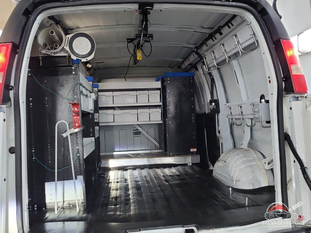 1GCWGFCB3F1151049 2015 CHEVROLET EXPRESS G2500 photo no. 4