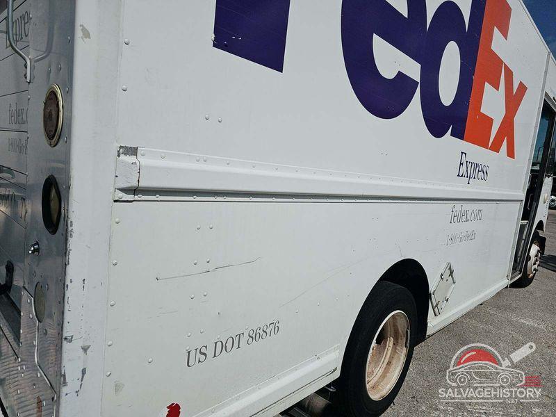 4UZAANBW46CW06906 2006 FREIGHTLINER CHASSIS photo no. 4