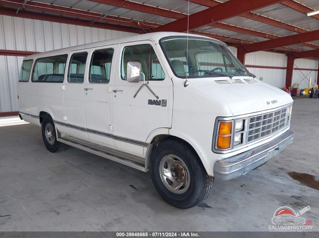 2B5WB3119FK318132 1985 DODGE RAM WAGON photo no. 1