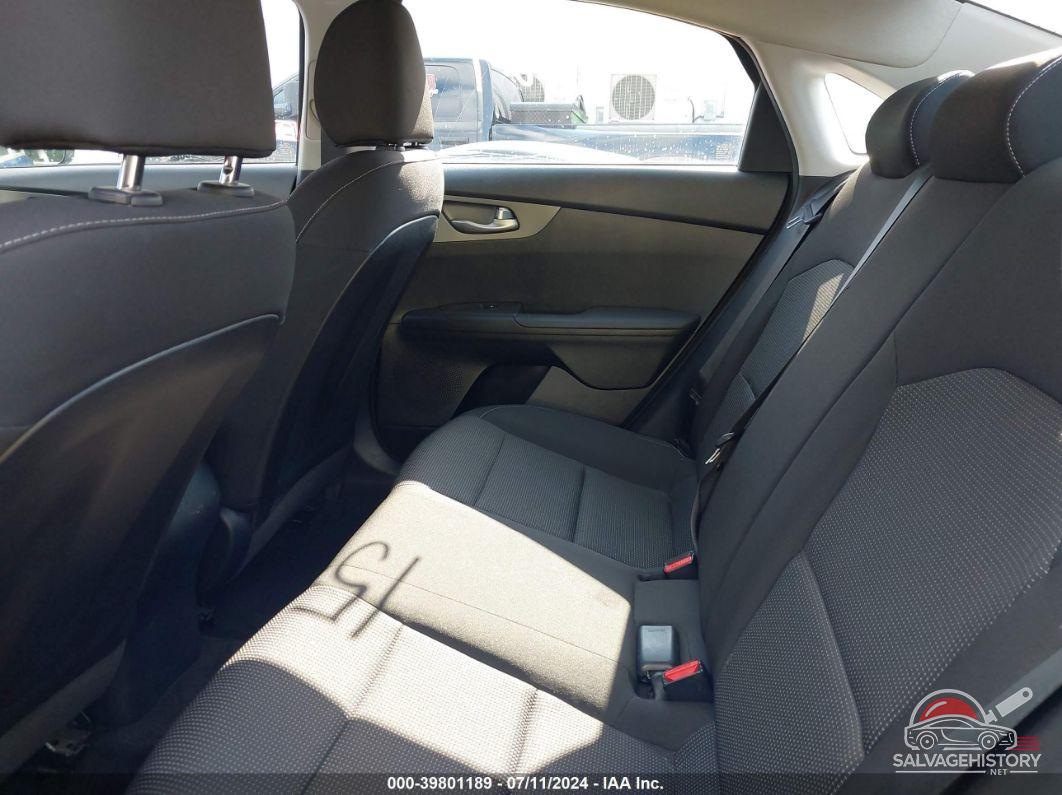 3KPF24AD9KE103943 2019 KIA FORTE photo no. 8