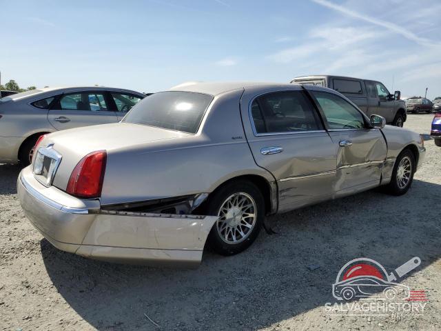 1LNHM82W32Y625838 2002 LINCOLN TOWNCAR photo no. 3