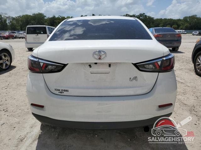 3MYDLBYV9JY309995 2018 TOYOTA YARIS photo no. 6