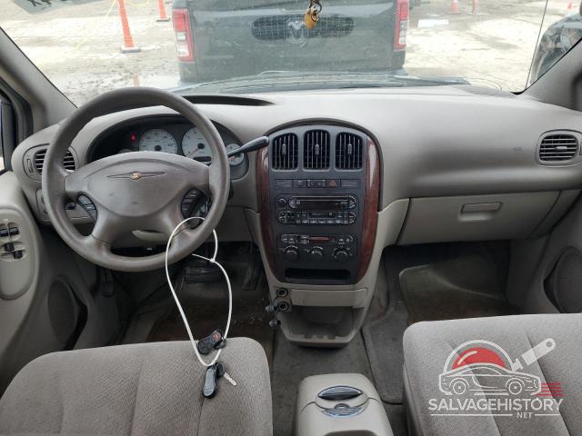 2C4GP74L02R633596 2002 CHRYSLER MINIVAN photo no. 8