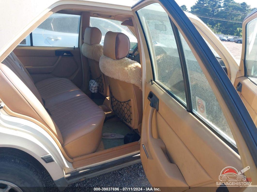 WDBEA26D2HA455686 1987 MERCEDES-BENZ 260 photo no. 8