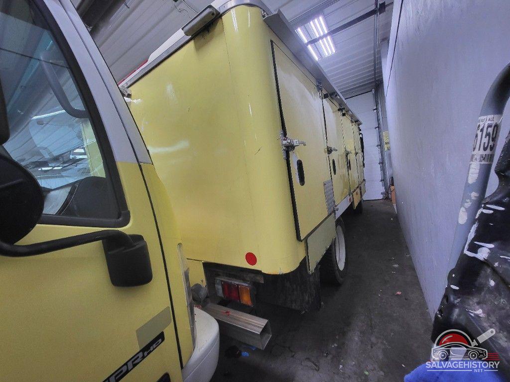 54DC4W1B8JS801586 2018 ISUZU NPR HD photo no. 7