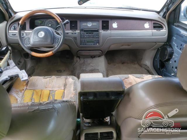 1LNHM82W43Y689825 2003 LINCOLN TOWNCAR photo no. 8
