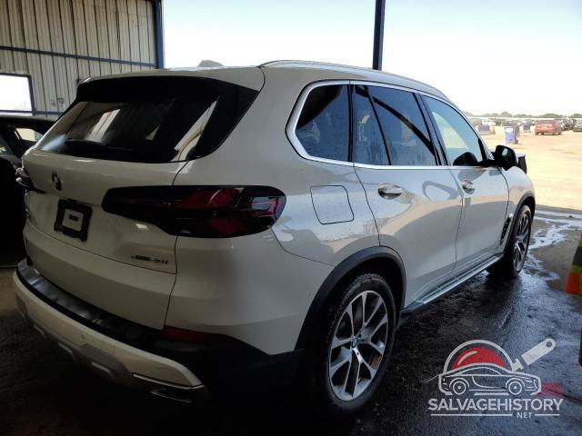 5UX23EU01R9U94447 2024 BMW X5 photo no. 3