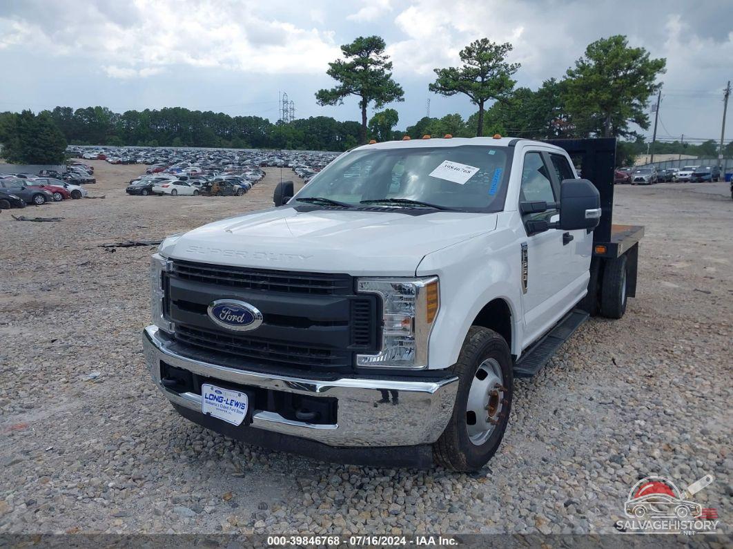 1FD8W3G69KED72418 2019 FORD F350 photo no. 2
