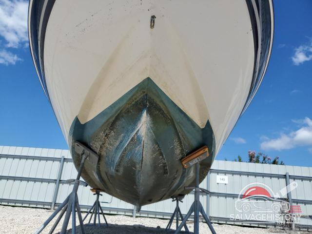 GFNME282J102 2002 FOUR BOAT photo no. 9