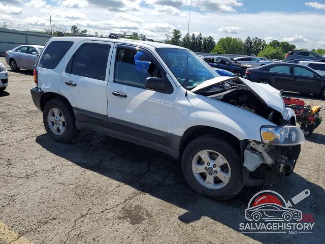 1FMYU93145KB84768 2005 FORD ESCAPE photo no. 4