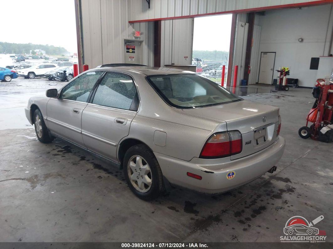 1HGCE6679VA027139 1997 HONDA ACCORD photo no. 3