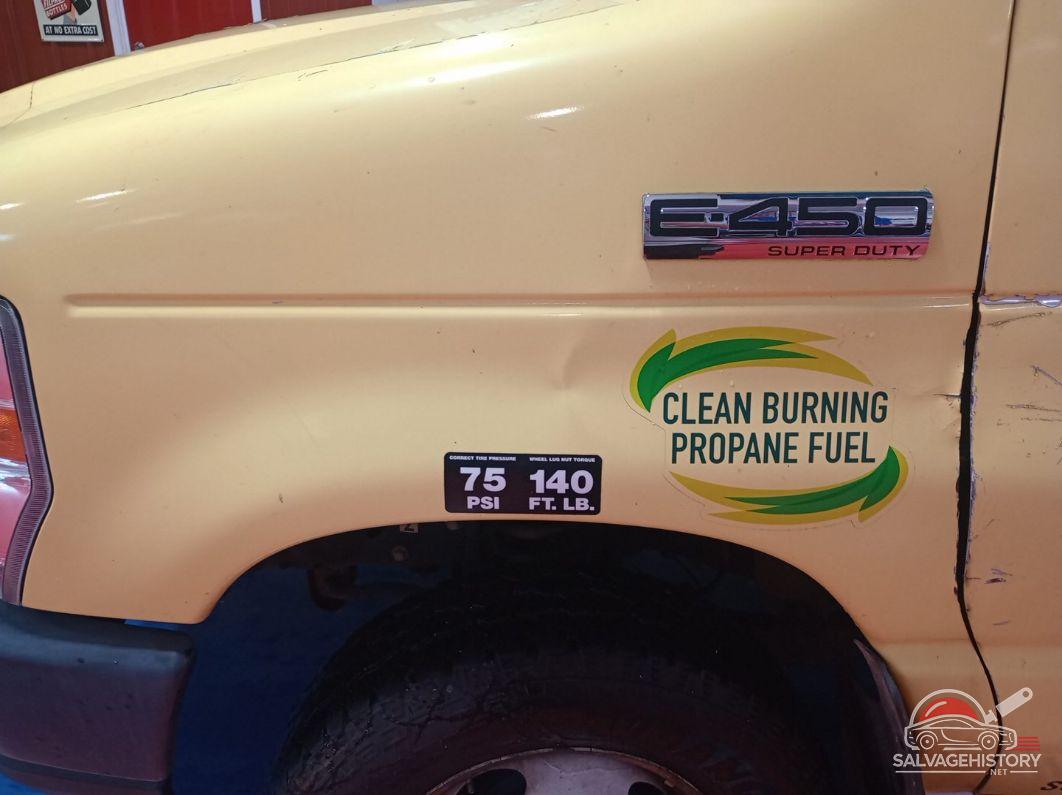 1FDXE4FS5HDC68624 2017 FORD ECONOLINE photo no. 2