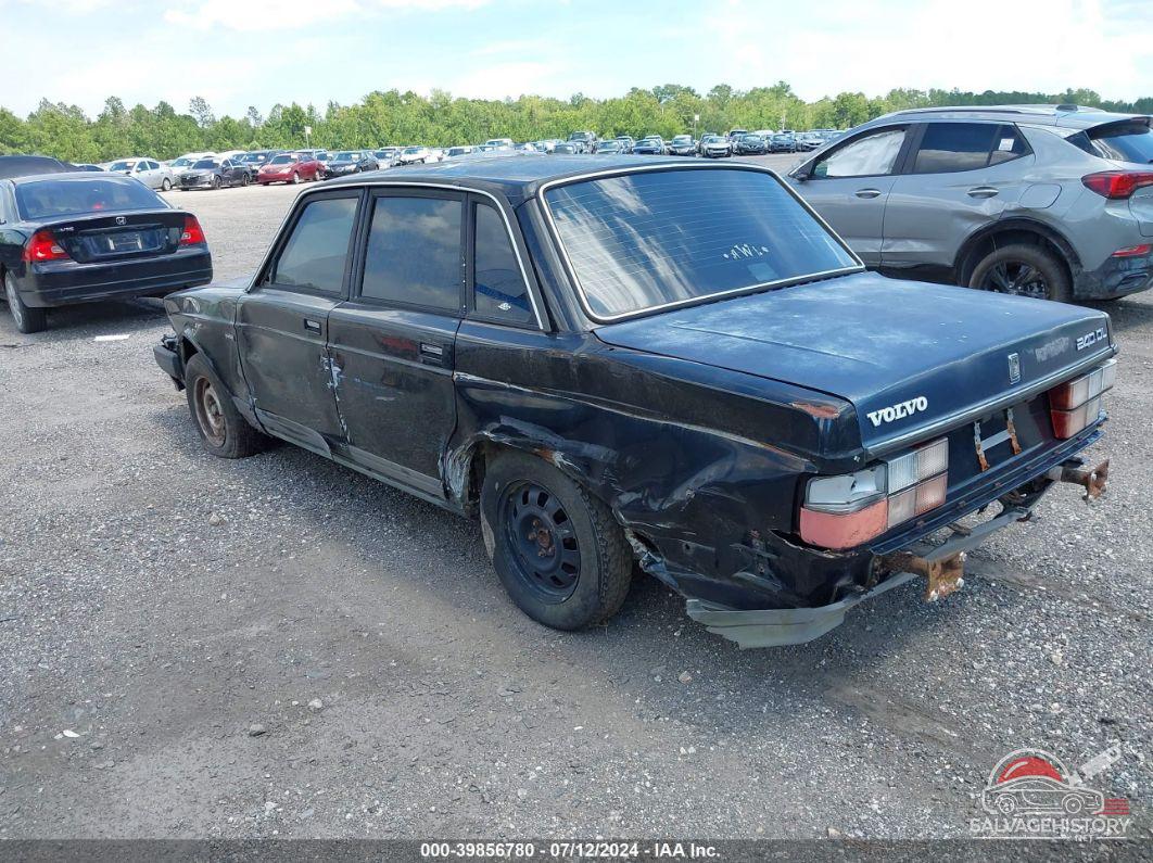 YV1AA8848L1414675 1990 VOLVO 240 photo no. 3