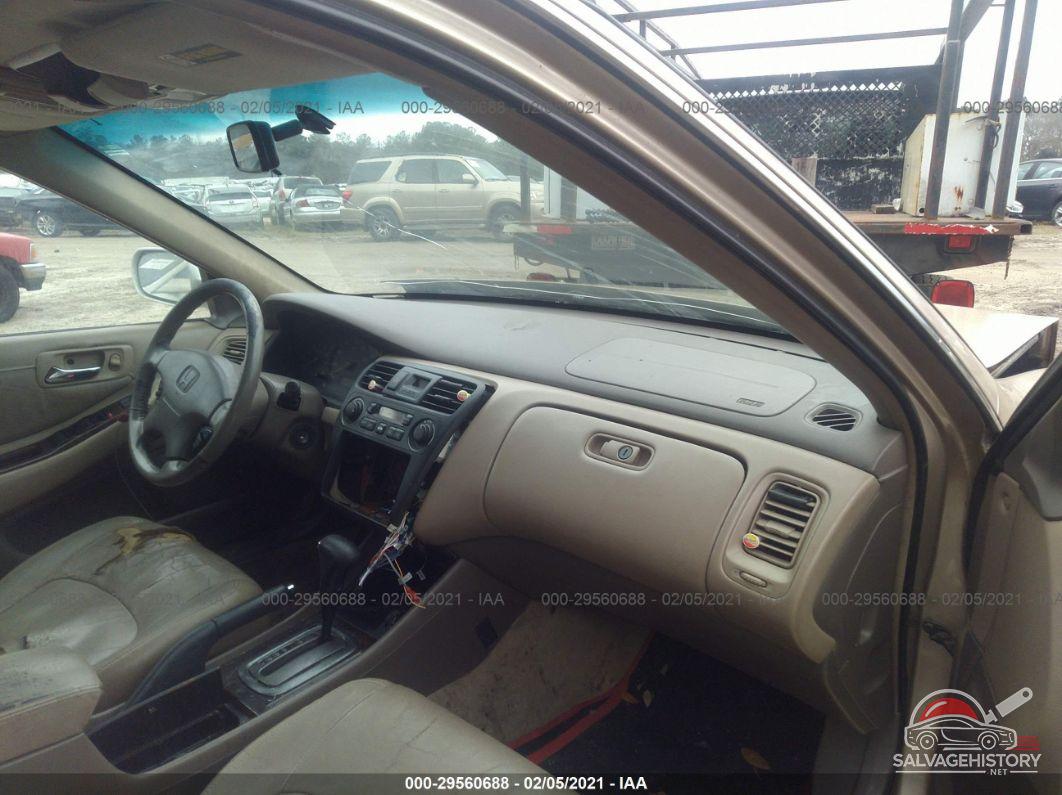 1HGCG16561A070200 2001 HONDA ACCORD SDN photo no. 5