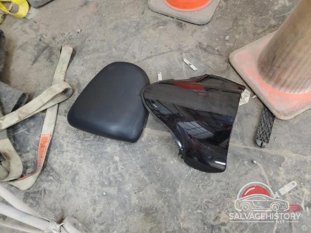 JS1GW71A212101537 2001 SUZUKI GSX1300 R photo no. 9
