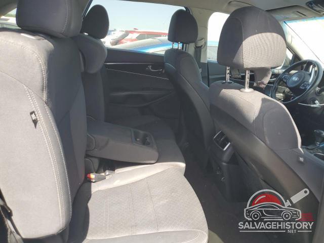 5XYPG4A59JG393505 2018 KIA SORENTO photo no. 10