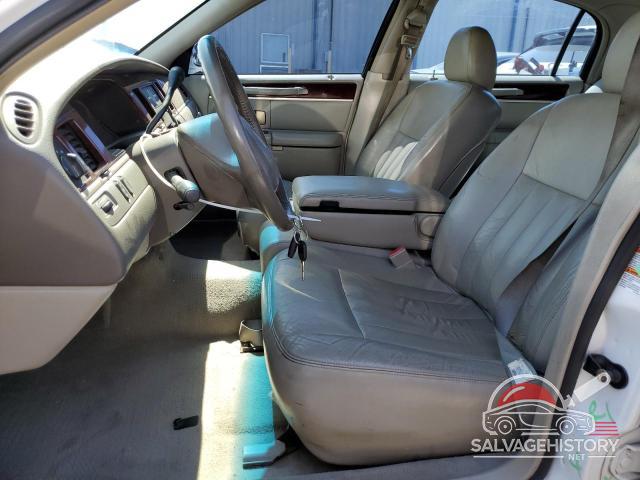 1LNHM81WX4Y677231 2004 LINCOLN TOWNCAR photo no. 7
