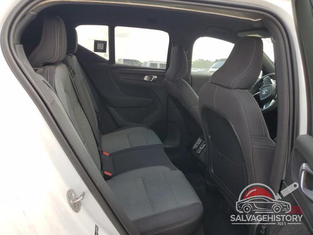 YV4L12UK8R2304645 2024 VOLVO XC40 CORE photo no. 11