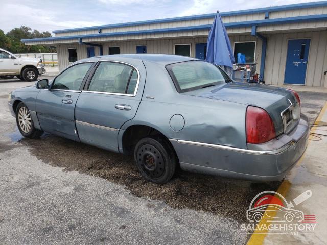 1LNHM82W43Y689825 2003 LINCOLN TOWNCAR photo no. 2