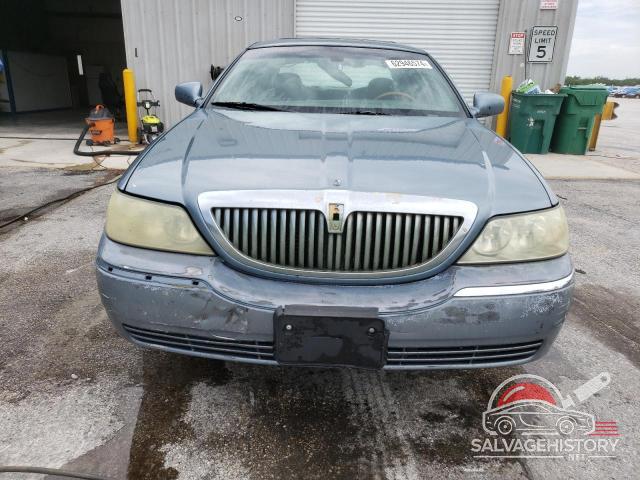 1LNHM82W43Y689825 2003 LINCOLN TOWNCAR photo no. 5