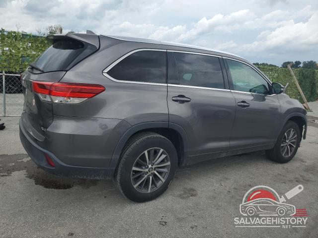 5TDKZRFH7JS543571 2018 TOYOTA HIGHLANDER photo no. 3