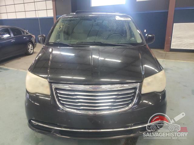 2A4RR5DG4BR665018 2011 CHRYSLER TOWN & COU photo no. 5