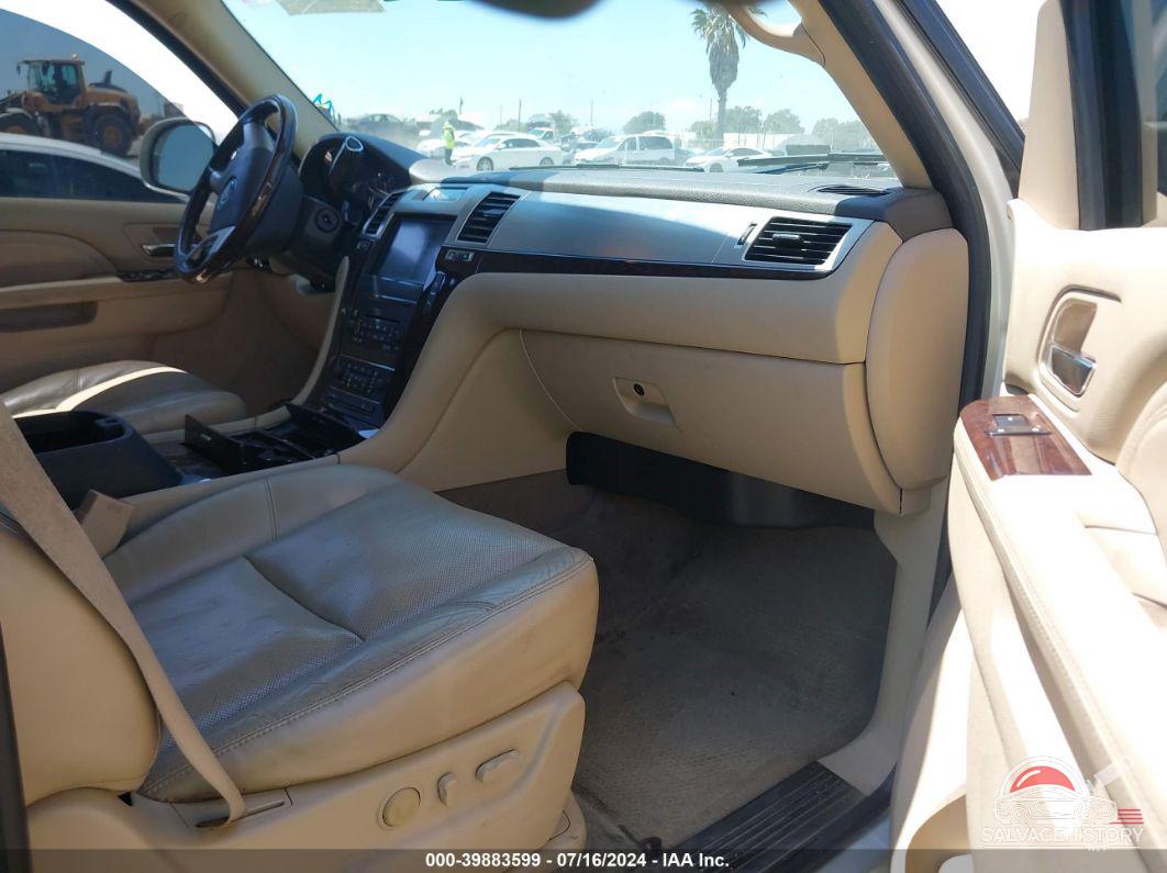 1GYS4CEFXBR105245 2011 CADILLAC ESCALADE photo no. 5