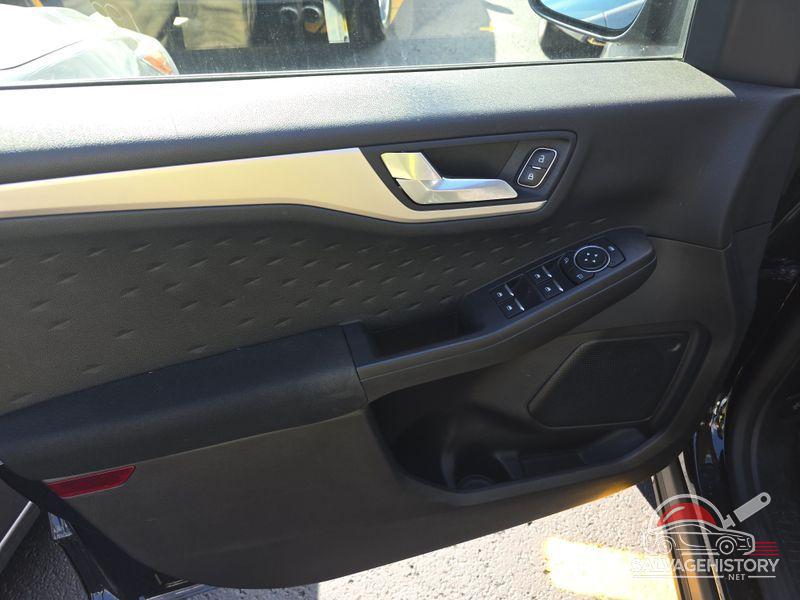 1FMCU9G6XLUB25676 2020 FORD ESCAPE photo no. 9