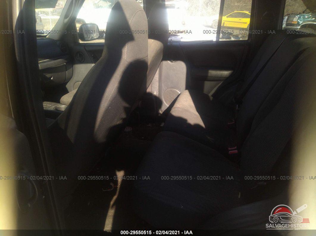 1J4GK48K04W107536 2004 JEEP LIBERTY photo no. 8