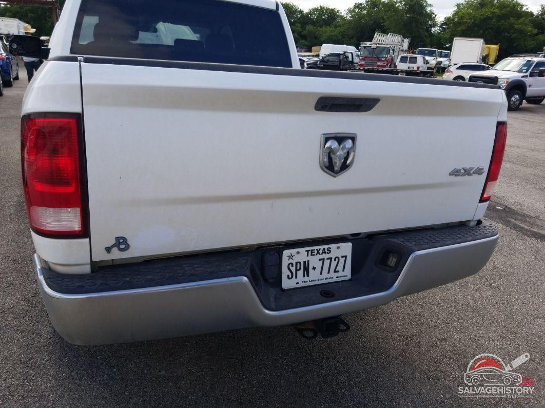 1C6RR7KT8KS599418 2019 RAM 1500 CLASSIC photo no. 2
