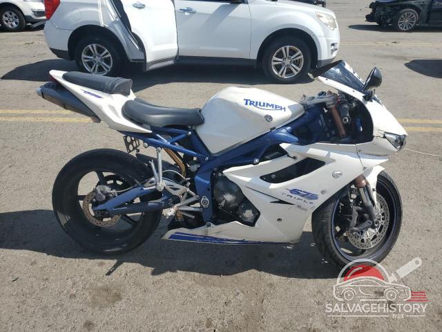 SMTD00NS3AJ414088 2010 TRIUMPH CAR DAYTONA photo no. 4