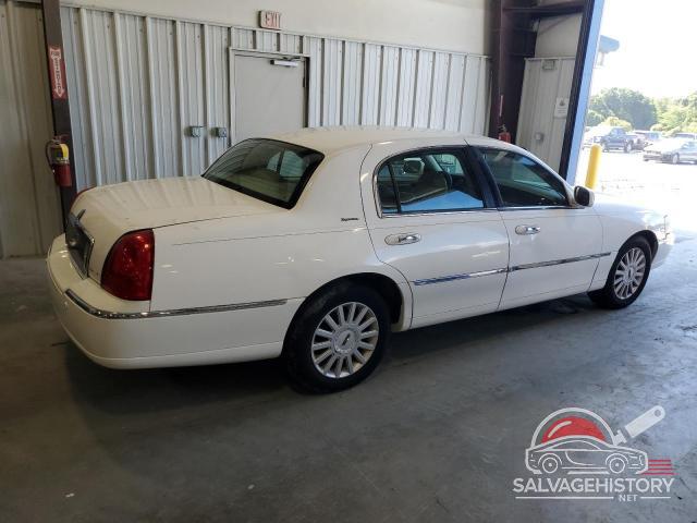 1LNHM81W95Y645646 2005 LINCOLN TOWNCAR photo no. 3