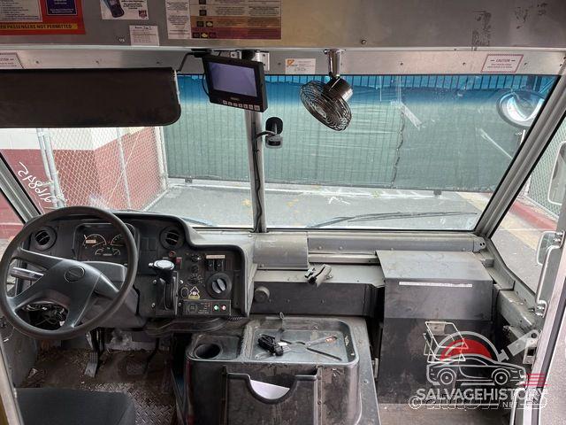 4UZACDDU3BCBF5976 2011 FREIGHTLINER CHASSIS photo no. 3