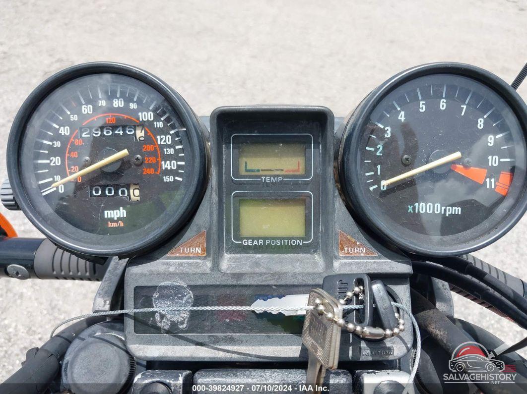 JH2RC2204EM004339 1984 HONDA VF700 photo no. 7